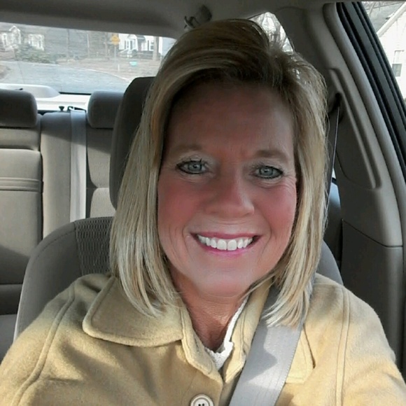 Meet your Posher, Luanne - Picture 1 of 1